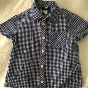 Boys H&M cotton short sleeved button-down shirt.  Blue & white checked. size 5/6